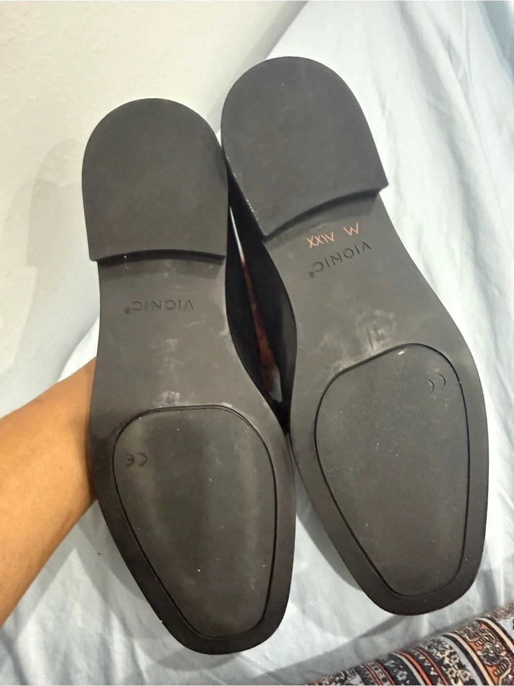 Vionic sleek black